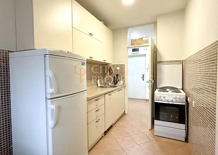 Charming And Lovely In Center * Ποντγορίτσα